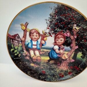 Vintage 1989 MJ Hummel "Apple Tree Boy & Girl"  Danbury Mint 8" Plate W/Gold Rim